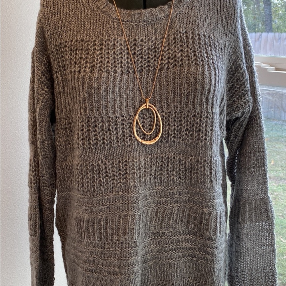 Women’s St. John’s Bay sweater cabinet gray light weight large
